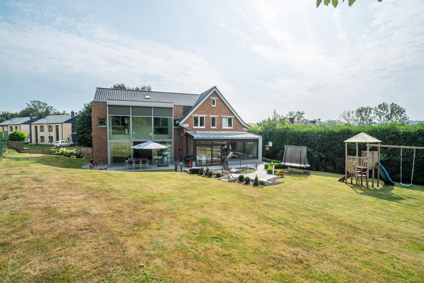 Foto 4 van 4 van Huis met vijf slaapkamers in Limal