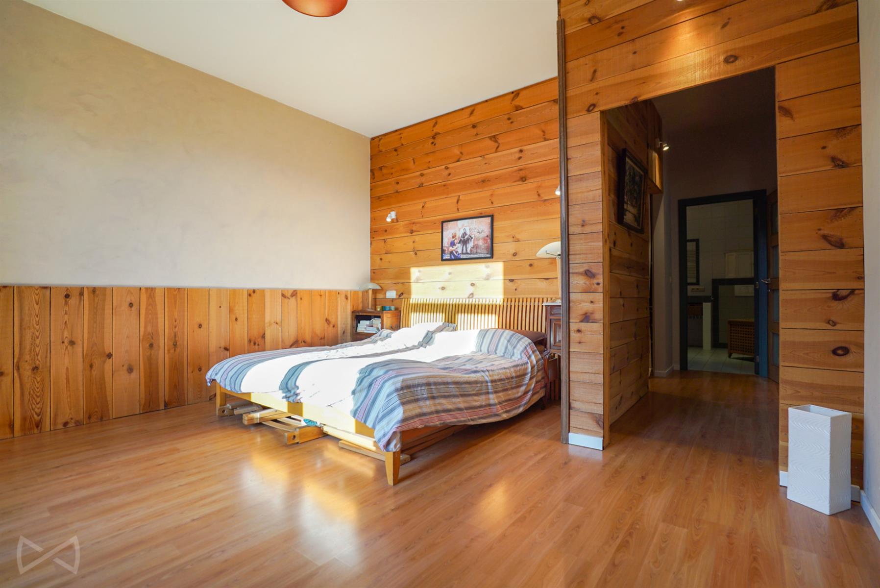 Foto 2 van 4 van Huis met zes slaapkamers in Genappe