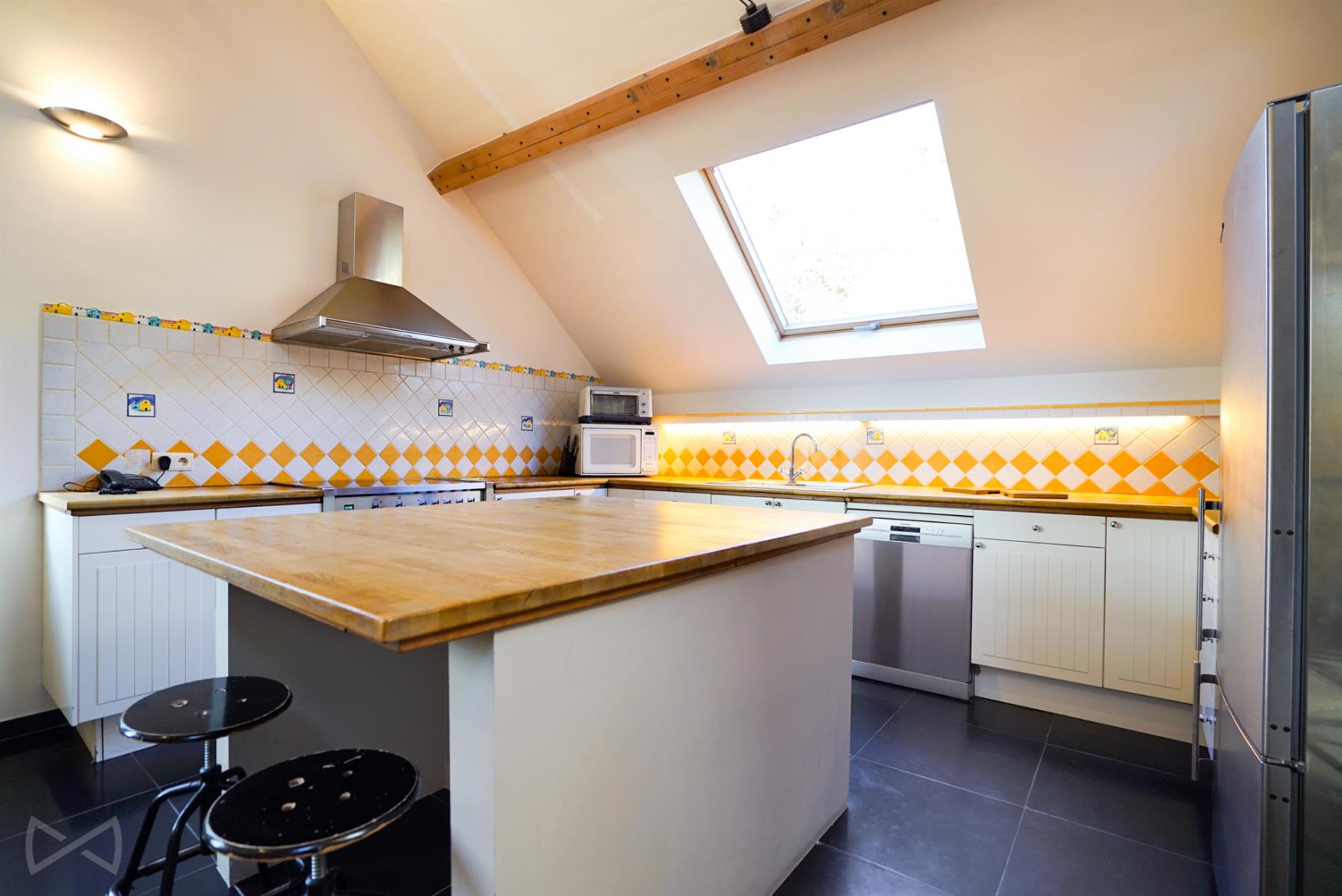 Foto 1 van 4 van Huis met zes slaapkamers in Genappe