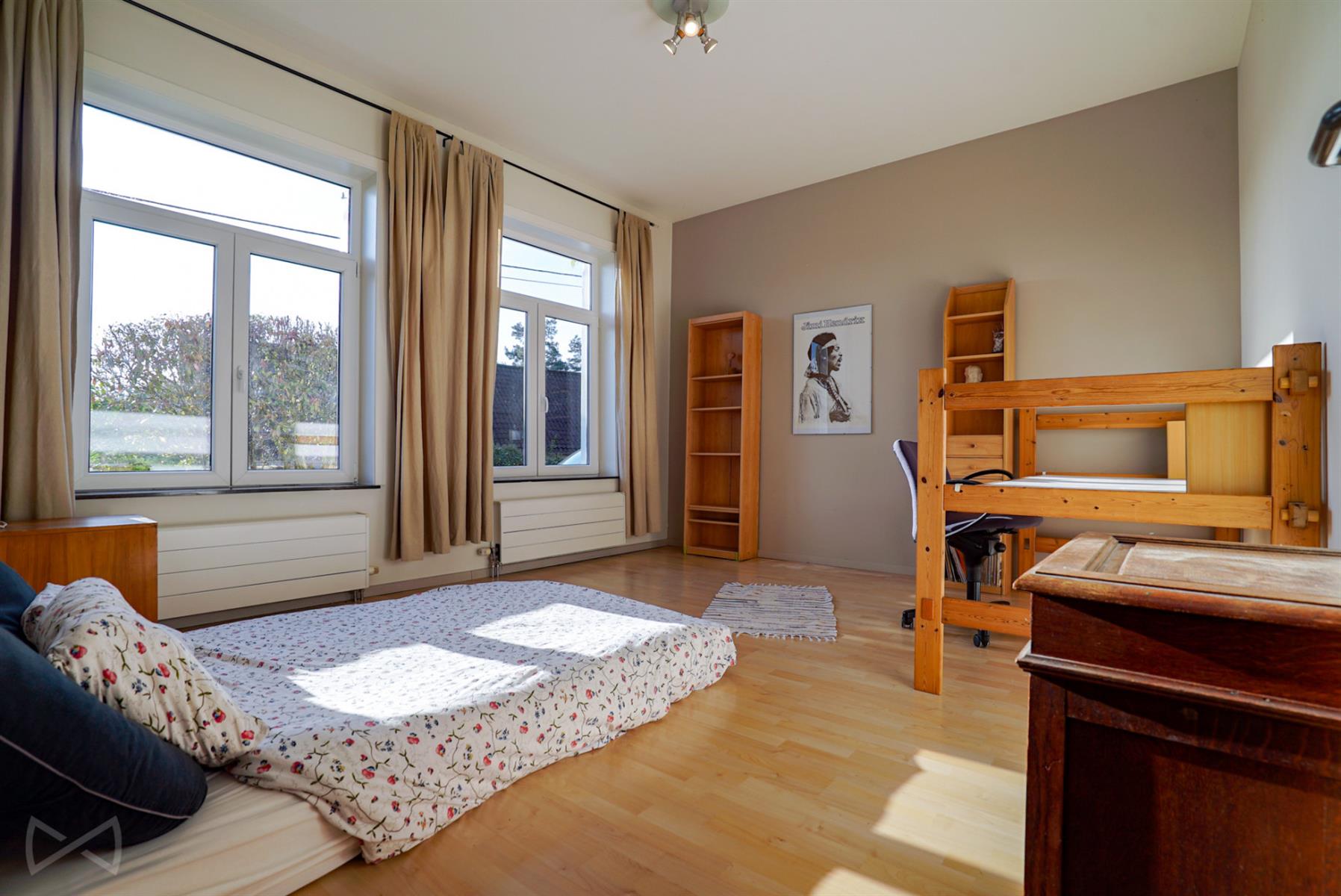 Foto 3 van 4 van Huis met zes slaapkamers in Genappe