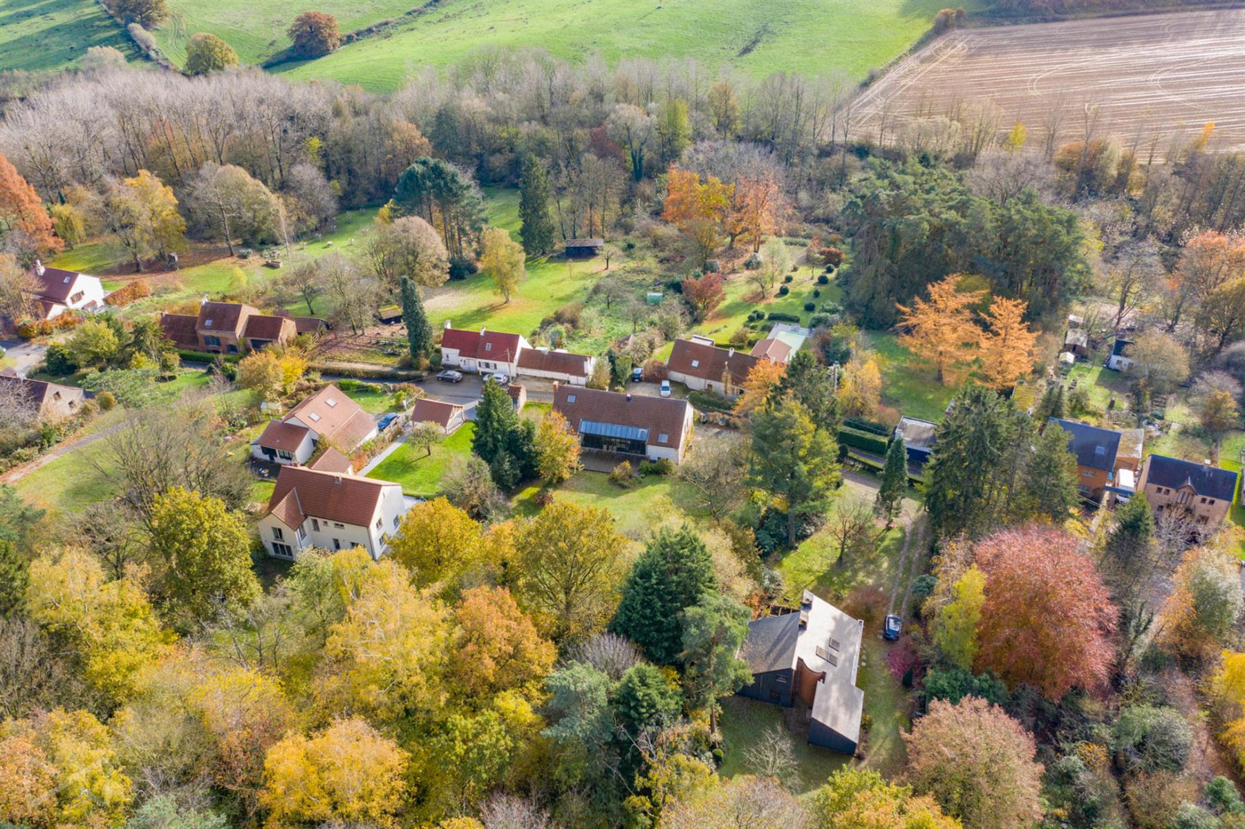 Foto 3 van 3 van Huis met zes slaapkamers in Genappe