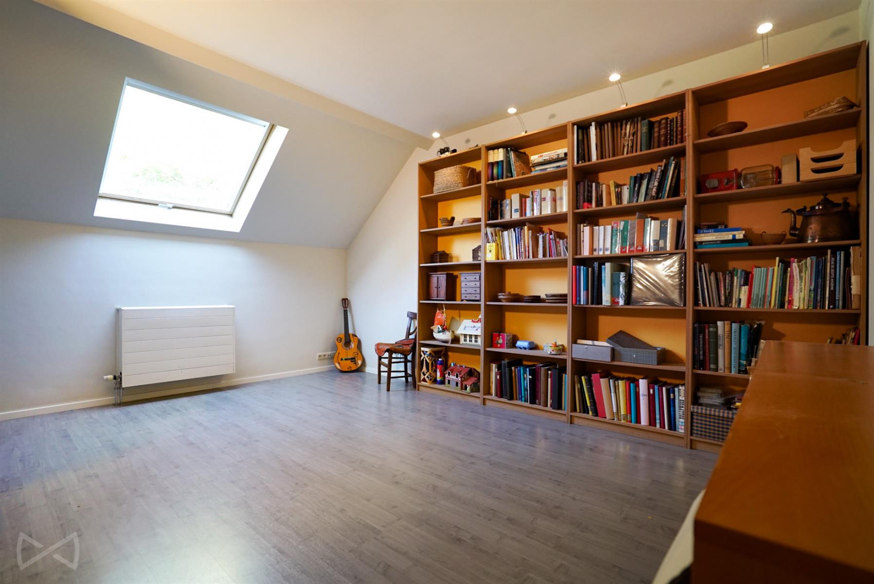 Foto 1 van 4 van Huis met zes slaapkamers in Genappe