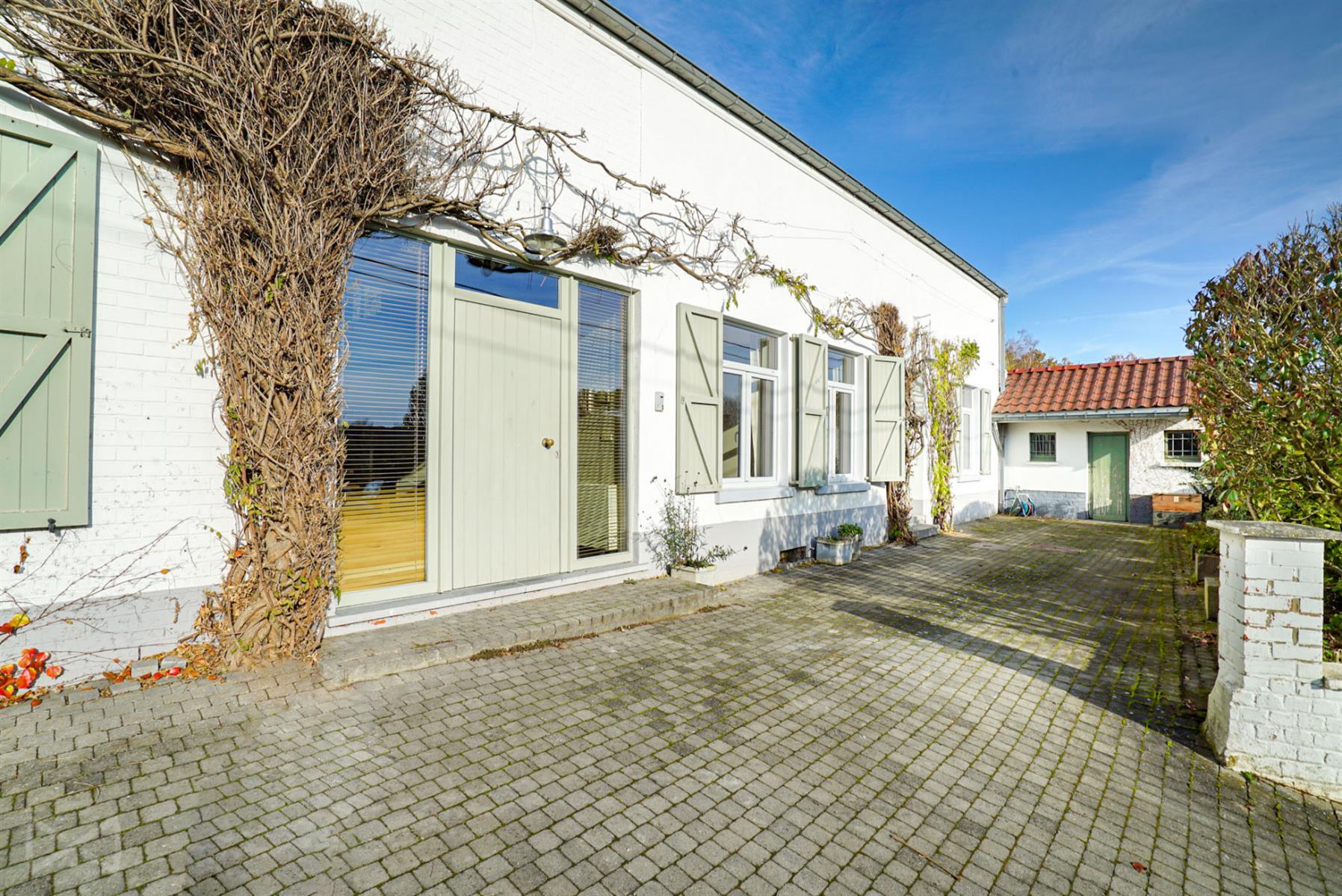 Foto 4 van 4 van Huis met zes slaapkamers in Genappe