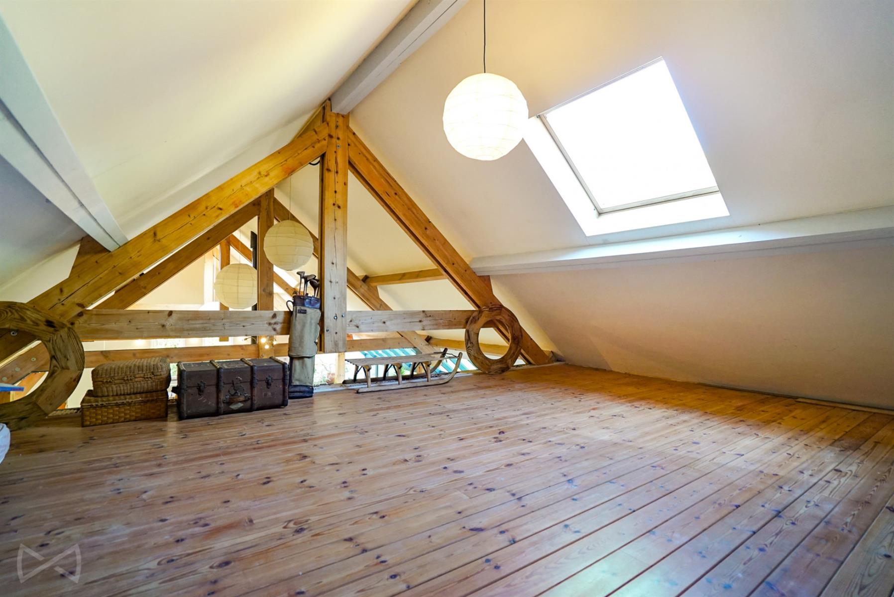 Foto 4 van 4 van Huis met zes slaapkamers in Genappe