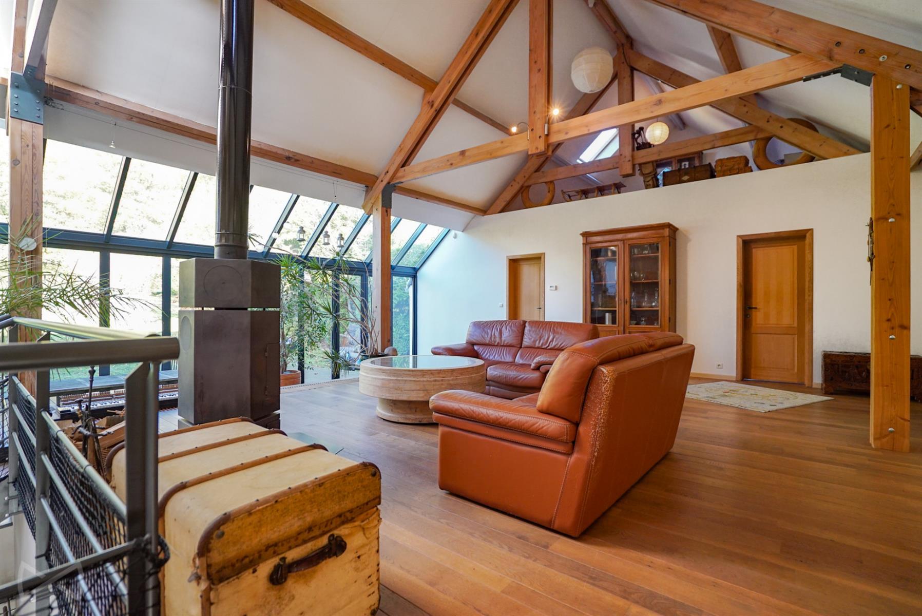 Foto 3 van 4 van Huis met zes slaapkamers in Genappe