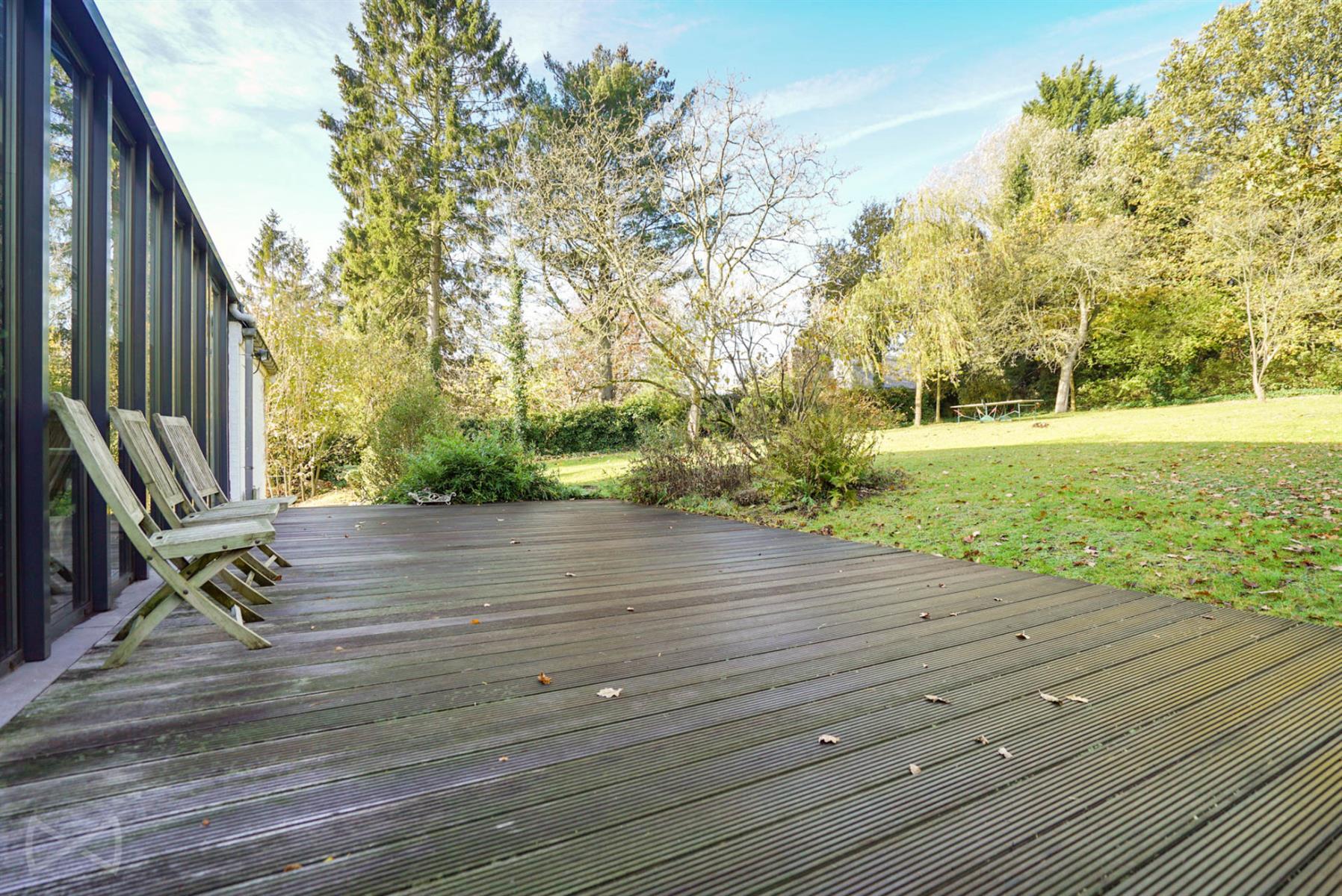 Foto 1 van 3 van Huis met zes slaapkamers in Genappe