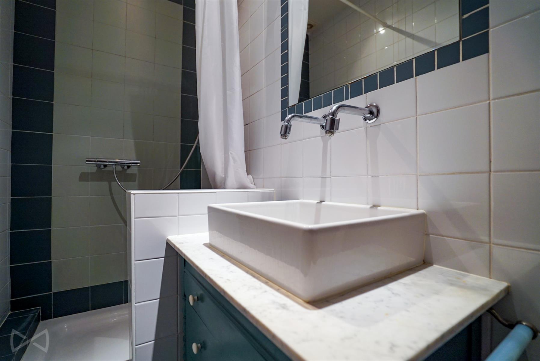 Foto 2 van 4 van Huis met zes slaapkamers in Genappe