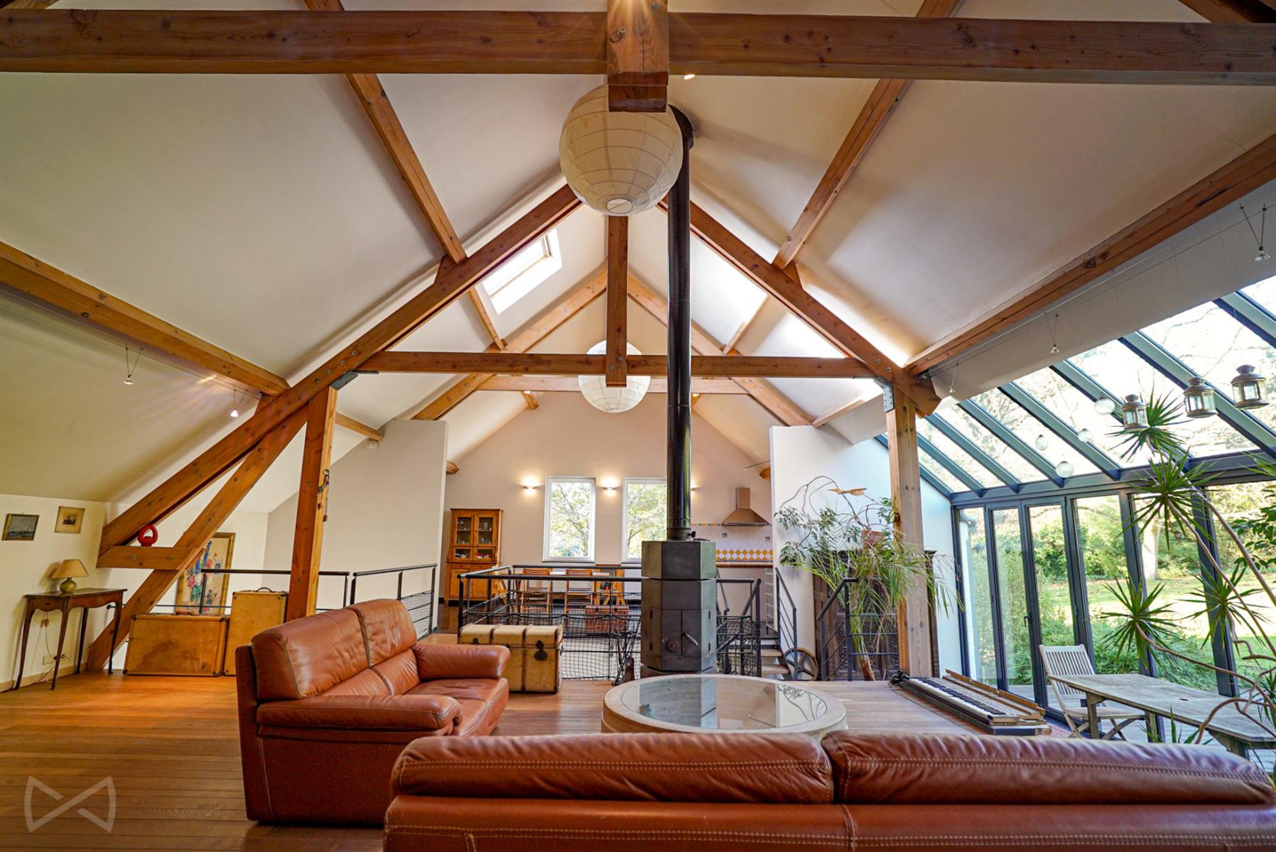 Foto 3 van 3 van Huis met zes slaapkamers in Genappe